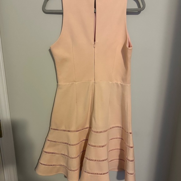 Elegant Pink Womens Dress Size Medium Keyhole Back Bell Hem Sleevless - Picture 3 of 6